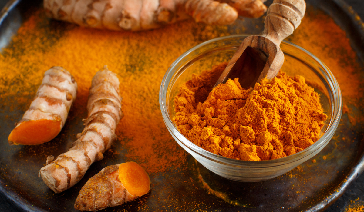 10 Benefits Turmeric Powder Can Offer For Your Skin